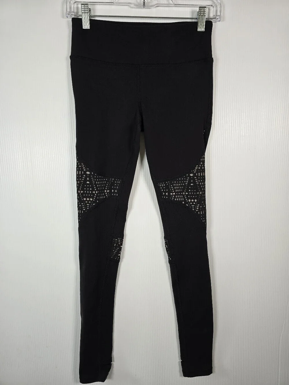 ALO West Coast Black Leggings Geometric Laser-Cut Panels Activewear Size XS